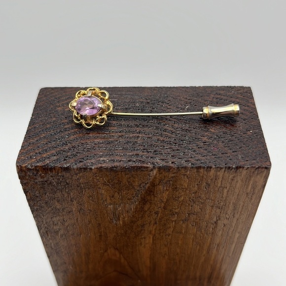 Vintage Jewelry - Delicate vintage gold tone stick pin light purple/lavender center “stone”